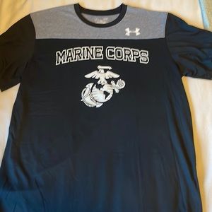 NWOT men’s under armour loose fit heat gear USMC shirt size Large